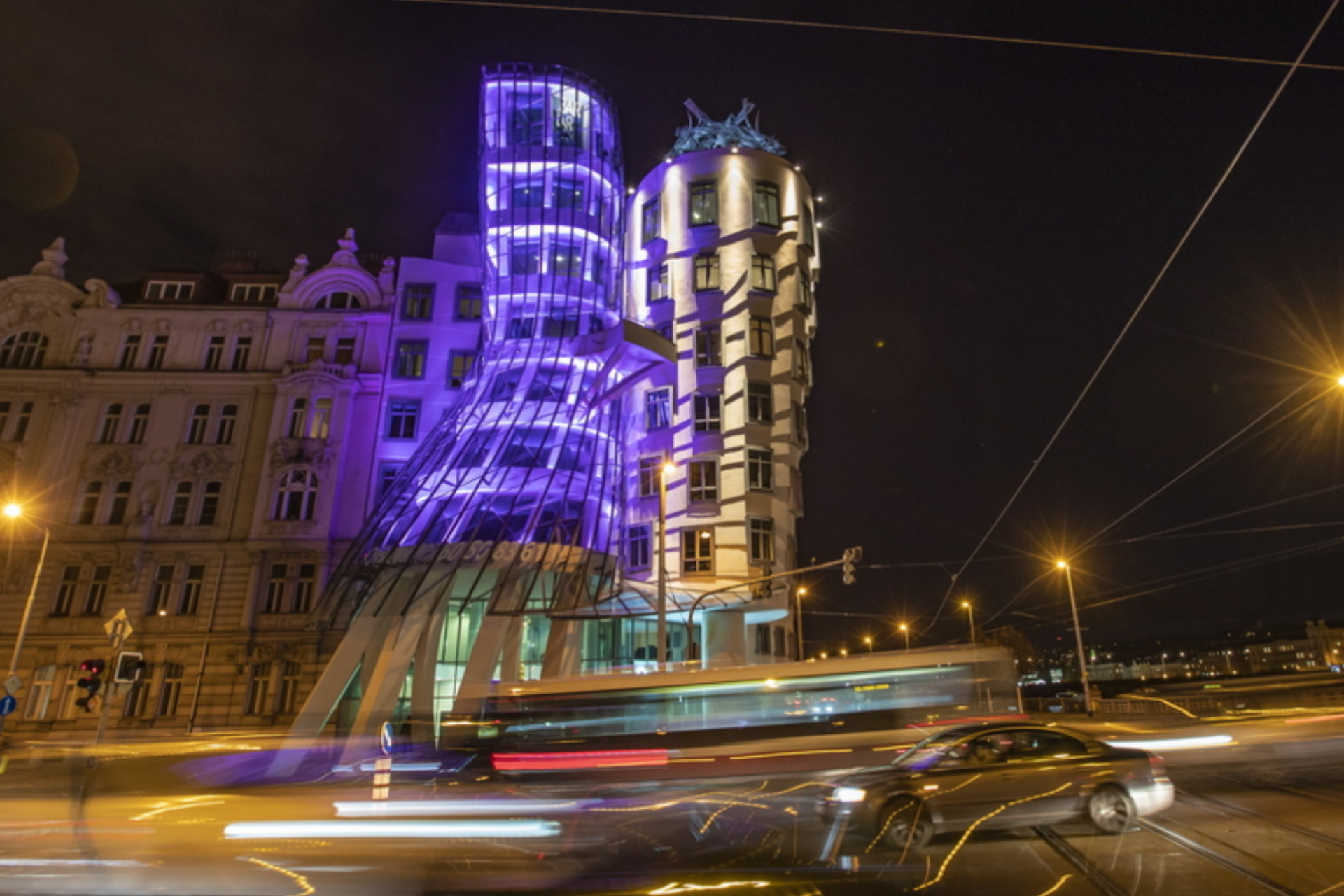 Frank Gehry η ιδιοφυία που έκανε την αρχιτεκτονική επένδυση